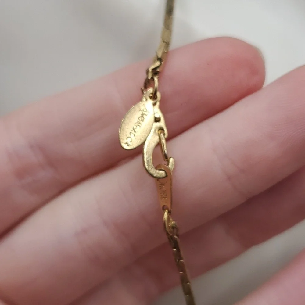 Ambassador necklace  gold‎ tone N3306